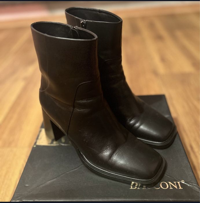 Сапоги, ботильон , кроссовки сатылады!!