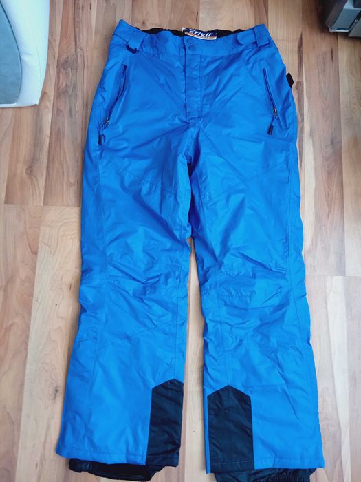 Нови ски гащеризони 52/54 размер