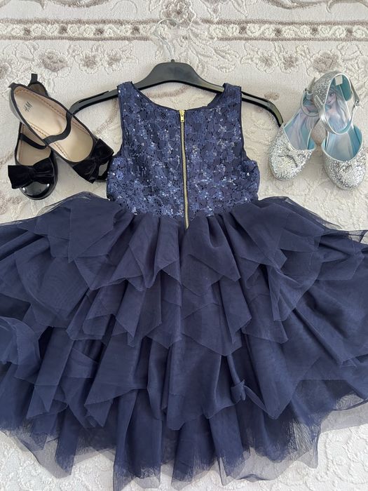 Елегантна.  рокля