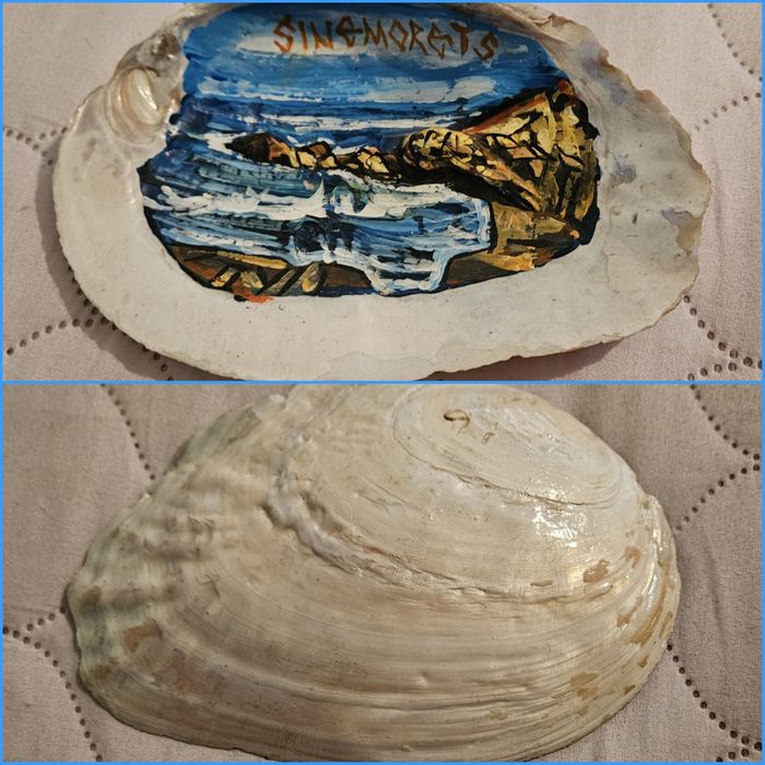 Чинийки и сувенири от България и чужбина