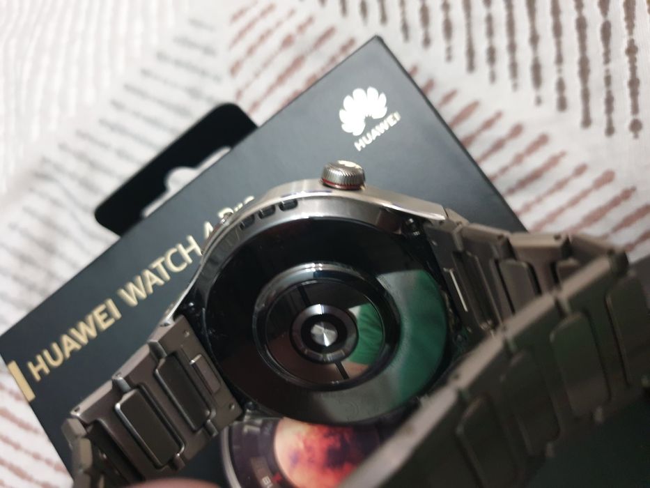 Часы наручные почти новые