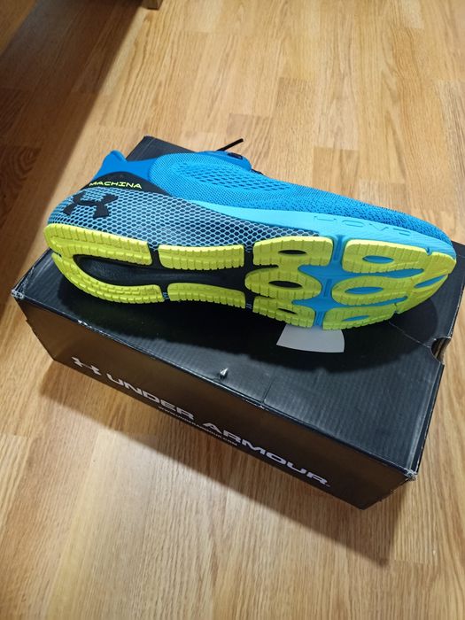 Vând pantofi sport Underarmour HOVR  mărimea 45
