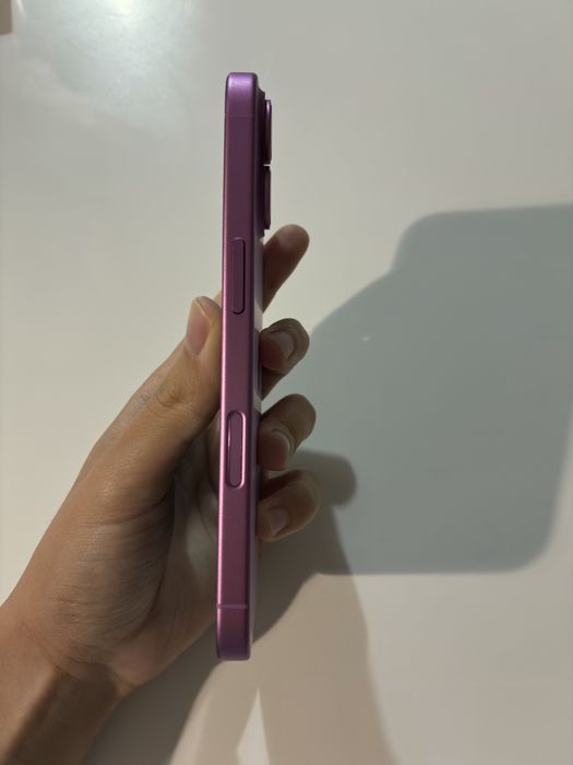 Iphone 16 / 128GB/ - в гаранция