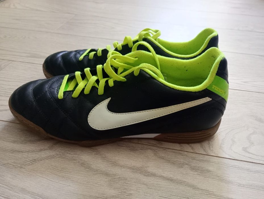 Vand adidasi Nike Tiempo