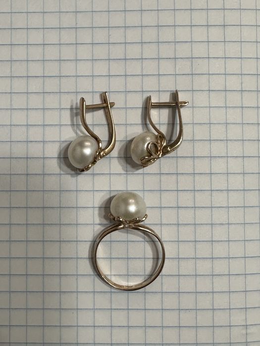 Золотой набор с жемчугом.