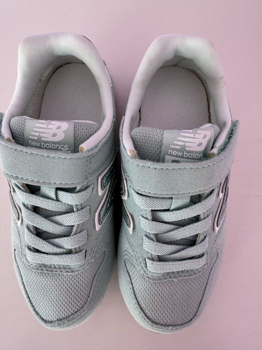 Новые детские кроссовки