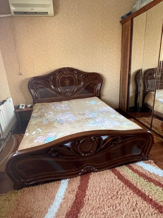 Продам спальный гарнитур