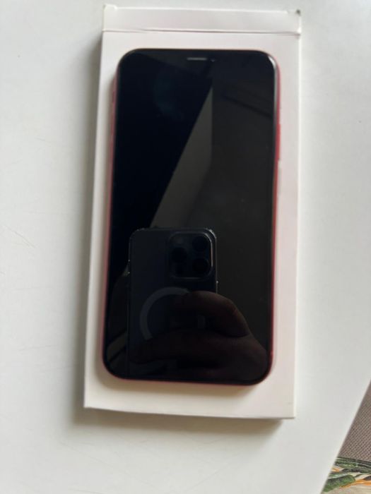iPhone XR roșu impecabil