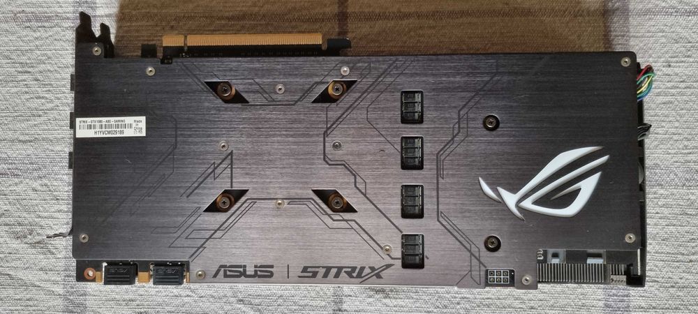 Продавам ASUS ROG Strix GTX 1080 8GB