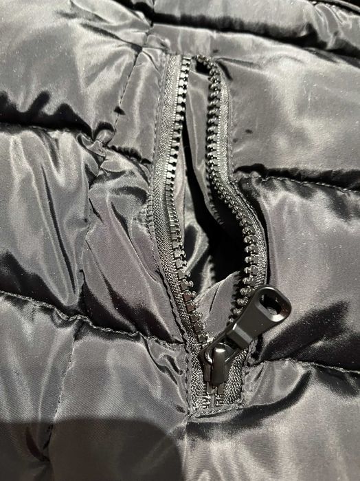 Geaca dama neagra calduroasa cu gluga si paravant detasabile