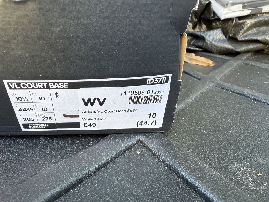 обувки Adidas чисто нови