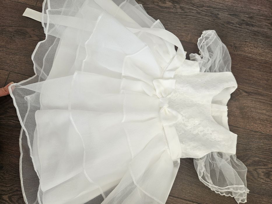 Белое платье на девочку 2-3 года, новое