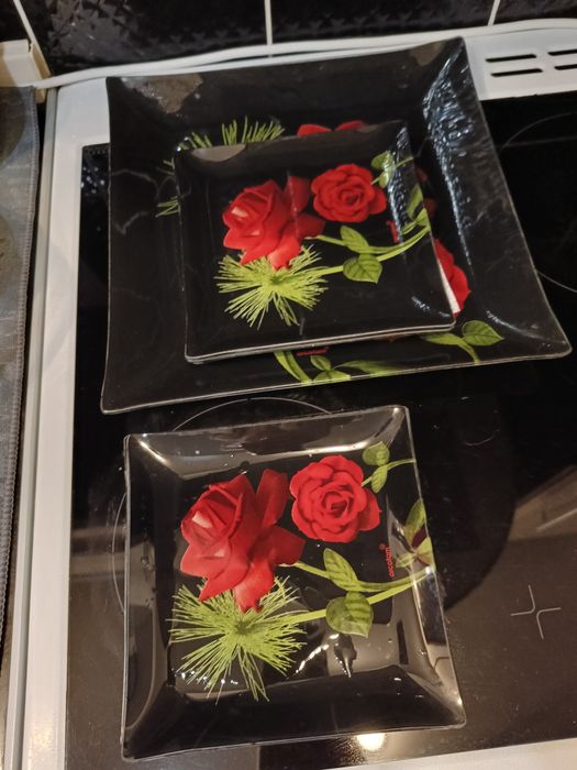 Продам набор тарелок