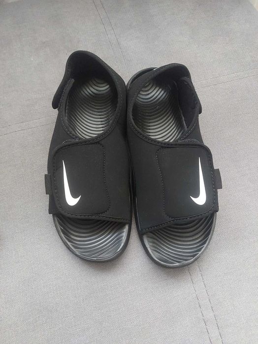 Нови сандали Nike