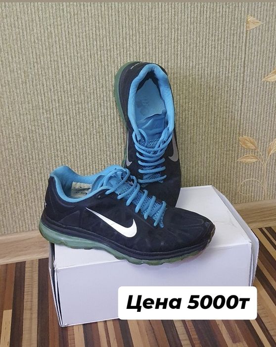 Продам спортивную обувь