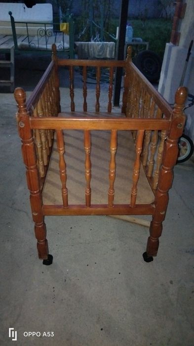 Детский кровать.