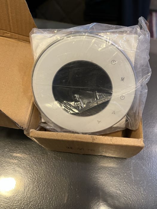 Wi fi термостат за вграден монтаж