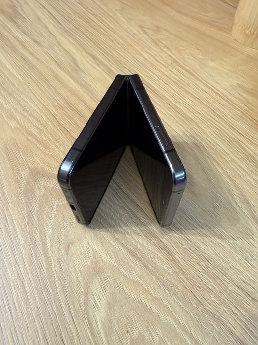 Samsung Z flip 5  без следи от употреба.