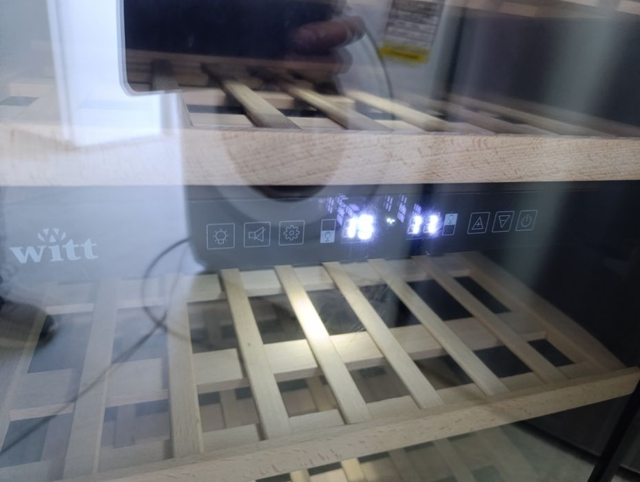 Нова!!! Витрина за вино WITT