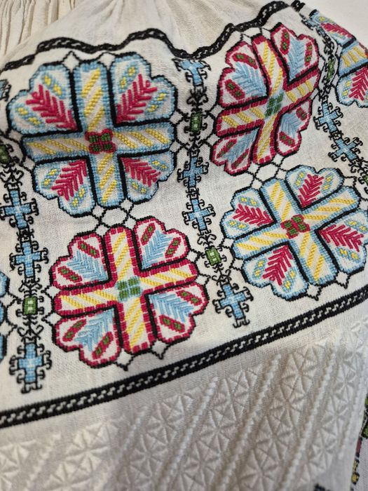 Costum popular traditional