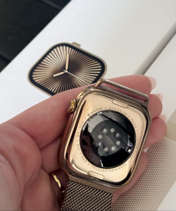 Apple Watch Series 10 - 46mm Titanium Gold