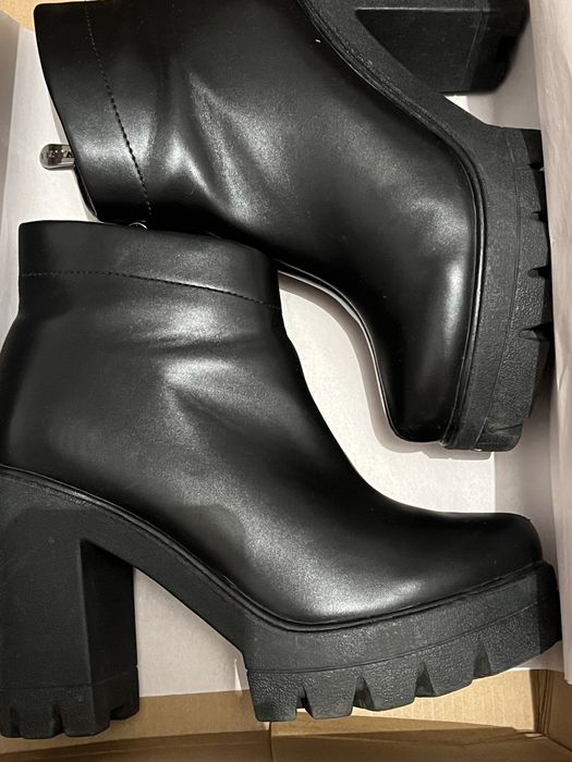 Продам ботинки с платформой ) В доступной цене !