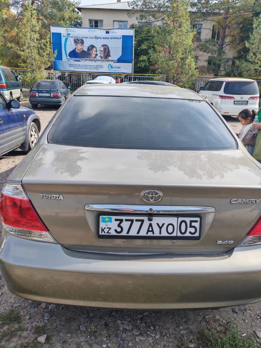 Машина камри 35