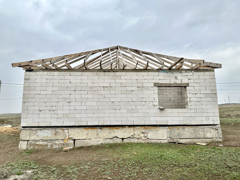 Продам недостроенный 4-комнт. дом в поселке Доскей