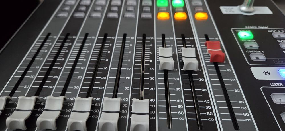 Yamaha DM3  S mixer digital nou