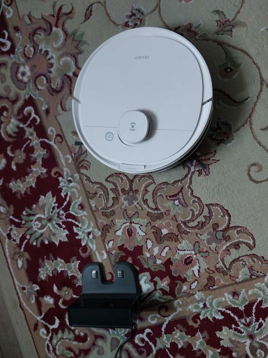 Робот-пылесос Ecovacs Deebot 8 в идеальном состоянии