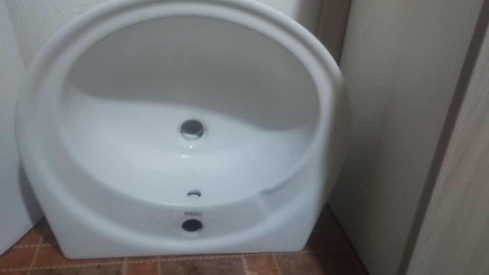 Продам раковину с пьедесталом