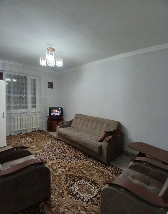 Аренда 2/4/4,50м2,болкон 1.5×3,НЕ торец! Массив Феруза, кафе Шукрона!