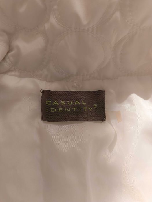 Продаются б/у стильные осенние куртки для девочек.