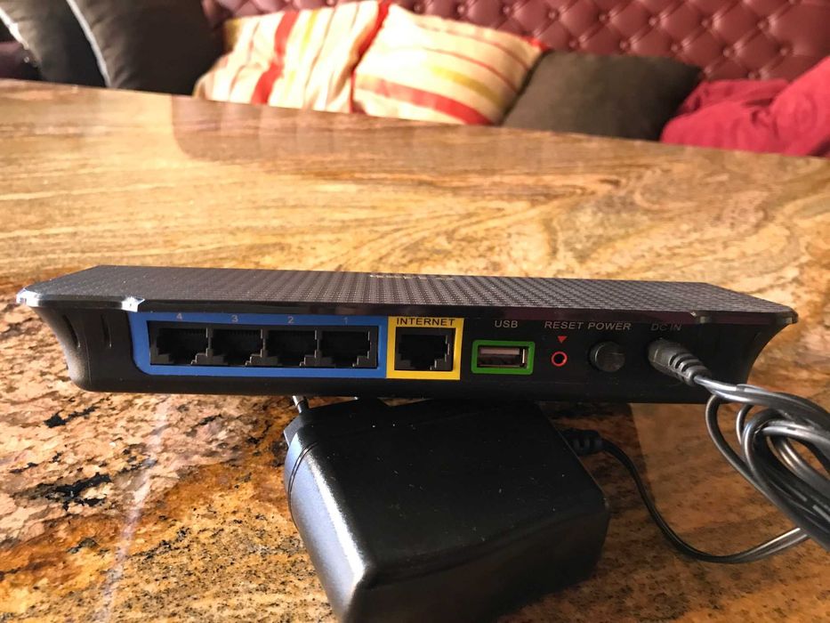 Медия Рутер D-link DIR - 657