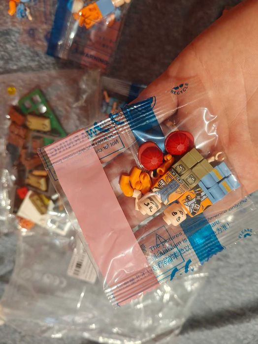 Set 12 figurine plus accesorii tip Lego