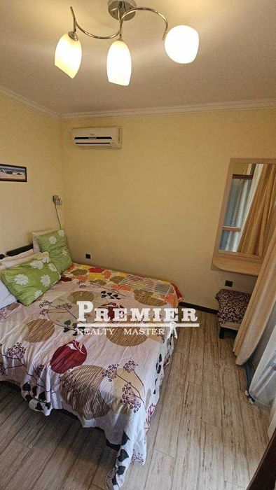 Продава се двустаен апартамент на първа линия в Свети Влас