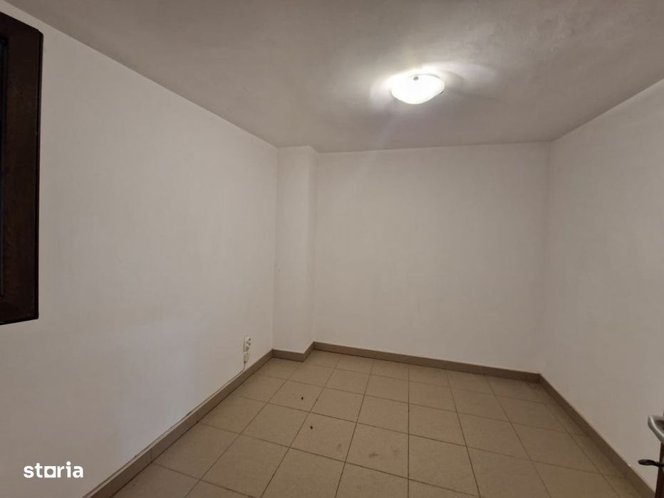 Casă 3 camere cu teren/1’ Metrou 1 Mai/Salon beauty/Cabinet/Locuință