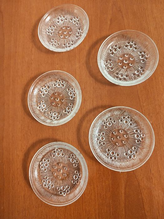 2 seturi de farfuriute -  model deosebit