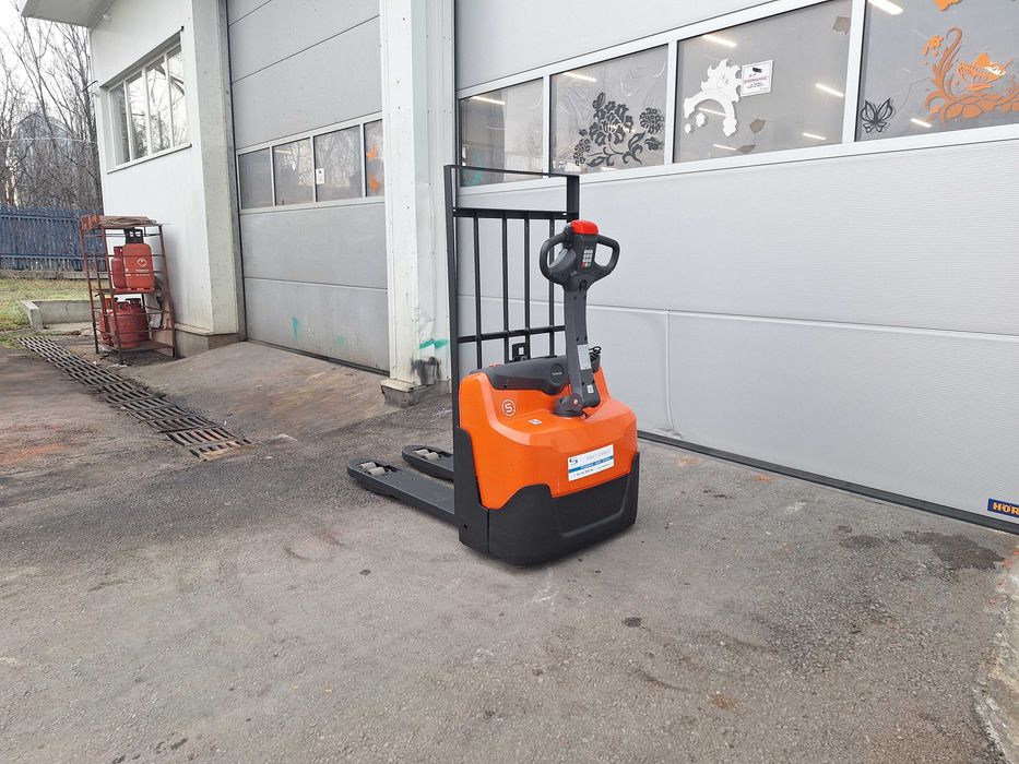 Електрическа палетна количка Toyota LWI160 Li-ION-212 м.ч.