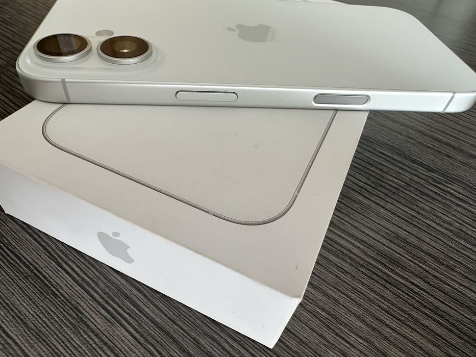 iPhone 16 128GB White