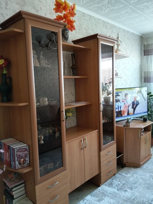 Комод, стол, стенка