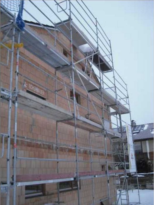 Schelă  si placă compactoare de închiriat