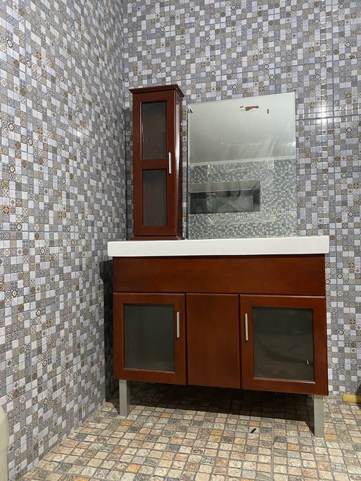 Раковина с мебелью