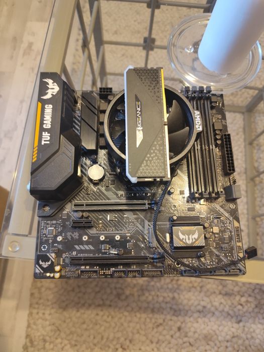 Kit Asus tuf b450m gaming,AMD Ryzen 5 3600,16gb ddr4