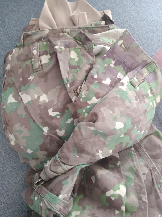 Set haine camuflaj+complet ploaie camuflaj