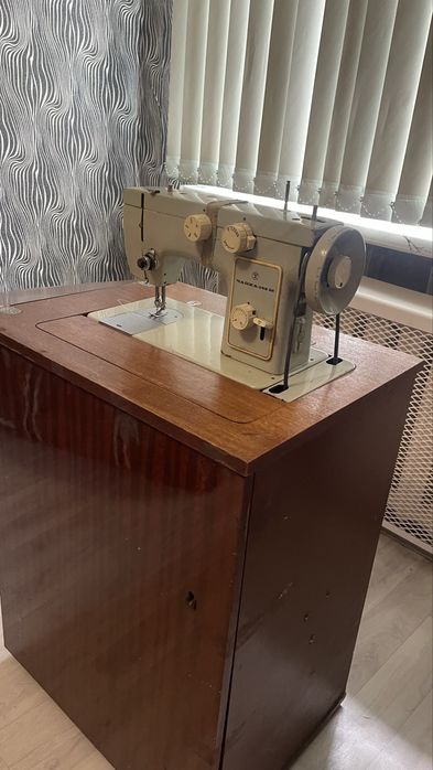 Швейная машинка тумба