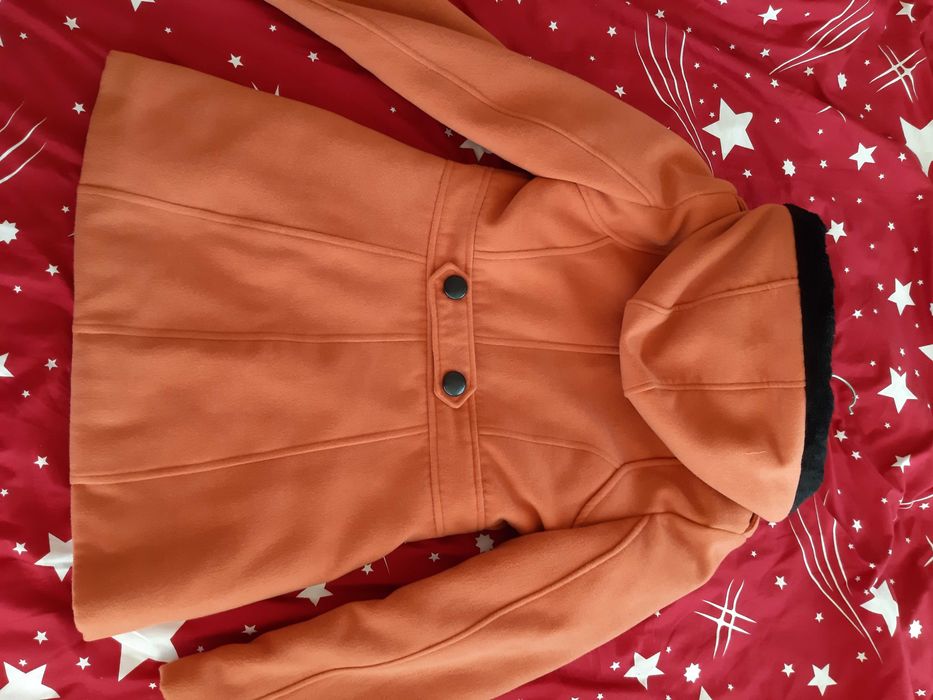 Vand palton dama. Marime 40. Stare excelenta. 2-3 purtari.