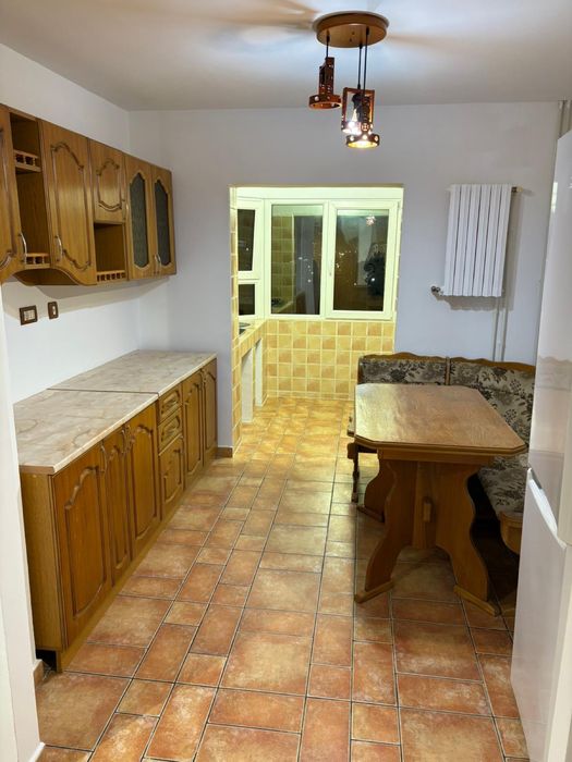 Inchiriez apartament 2 camere decomandat zona far, poarta 5