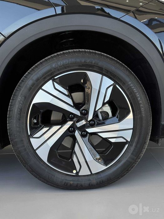 GEELY EX 5 MAX EV rassrochkaga 6 yil garantiyasi bilan