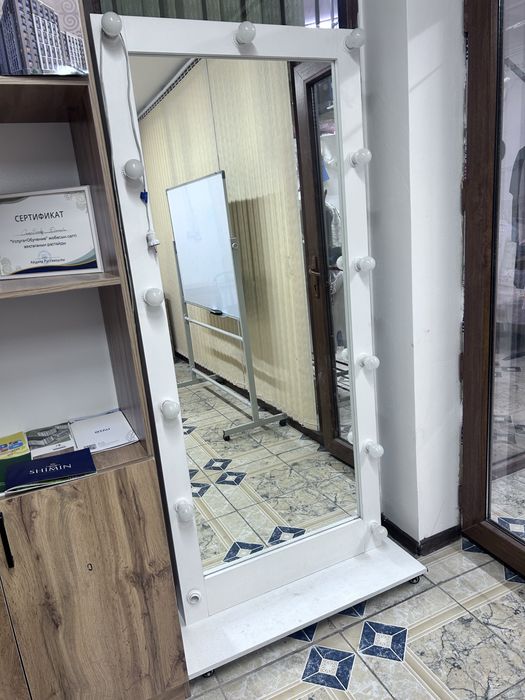 Продается зеркало с подсветкой